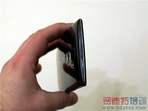 LG G Flex2上手体验:抢先小米5搭骁龙810 跑分惊爆魅族MX4