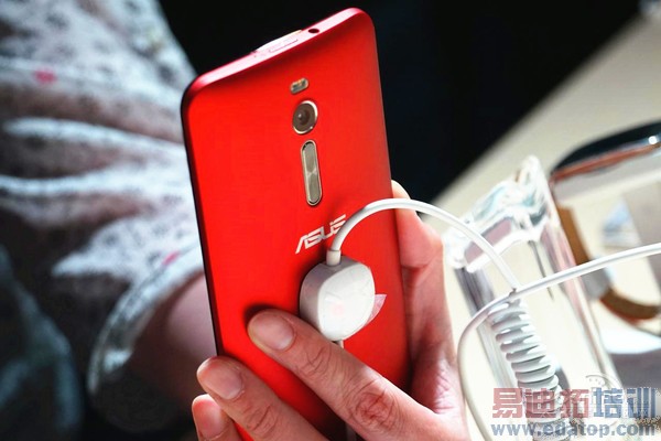 2015 CES��Ʒ���ܣ�LG�»�������810 ��˶˫������