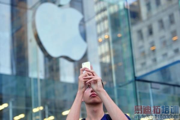 12月28日苹果被曝将推出一款显示屏为4寸的iPhone智能手机,价格可能比标准版的4.7英寸iPhone 6S略低一些。小编想问:这和肾5有啥区别呢?