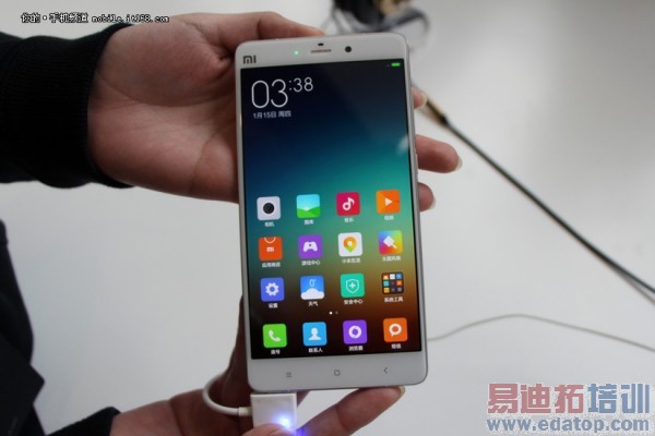 双面玻璃+2299元起 小米Note真机试玩