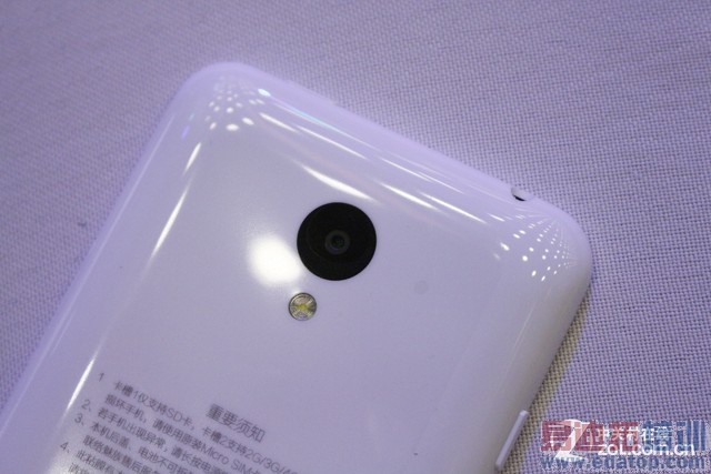 5英寸屏四核仅699元 魅蓝手机全面评测