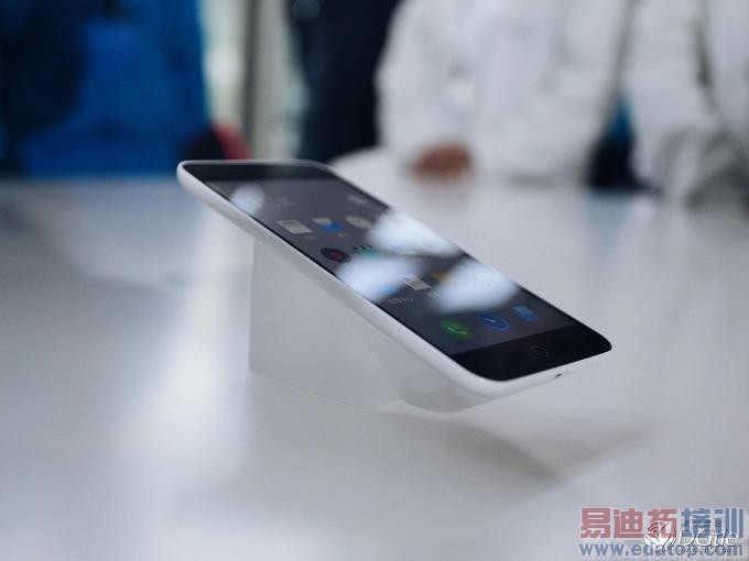 魅蓝新品上手体验:联手海尔699秒杀红米2+美的?