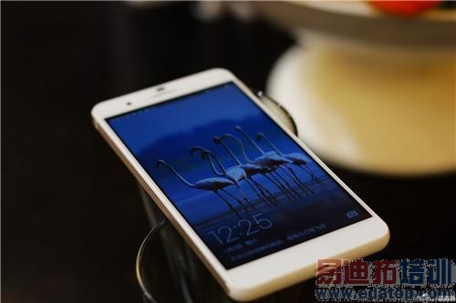 ��Ϊ��ҫ6 Plus���ʹ�ñ��棺Moto X/С��Note̫�ۣ�