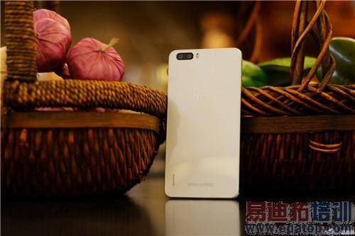 ��Ϊ��ҫ6 Plus���ʹ�ñ��棺Moto X/С��Note̫�ۣ�