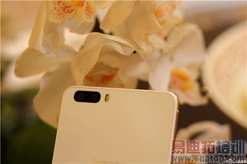 ��Ϊ��ҫ6 Plus���ʹ�ñ��棺Moto X/С��Note̫�ۣ�