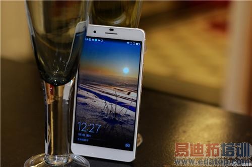 ��Ϊ��ҫ6 Plus���ʹ�ñ��棺Moto X/С��Note̫�ۣ�