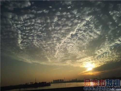 ��Ϊ��ҫ6 Plus���ʹ�ñ��棺Moto X/С��Note̫�ۣ�