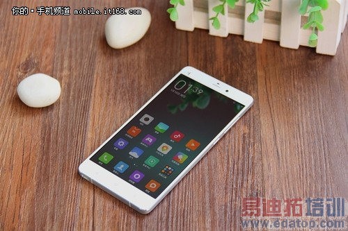 双面玻璃手机盘点:小米Note、OPPO R1C、锤子T1各领风骚