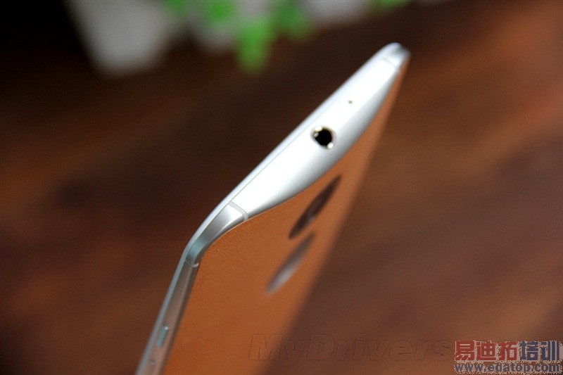 ��Moto X�л������⣺�Լ۱ȶ��Ǹ���