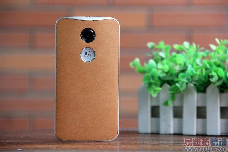 ��Moto X�л������⣺�Լ۱ȶ��Ǹ���