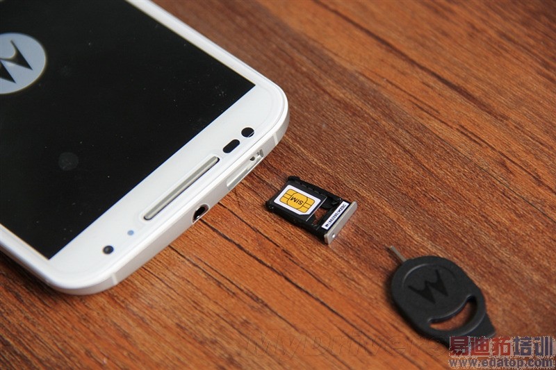 ��Moto X�л������⣺�Լ۱ȶ��Ǹ���