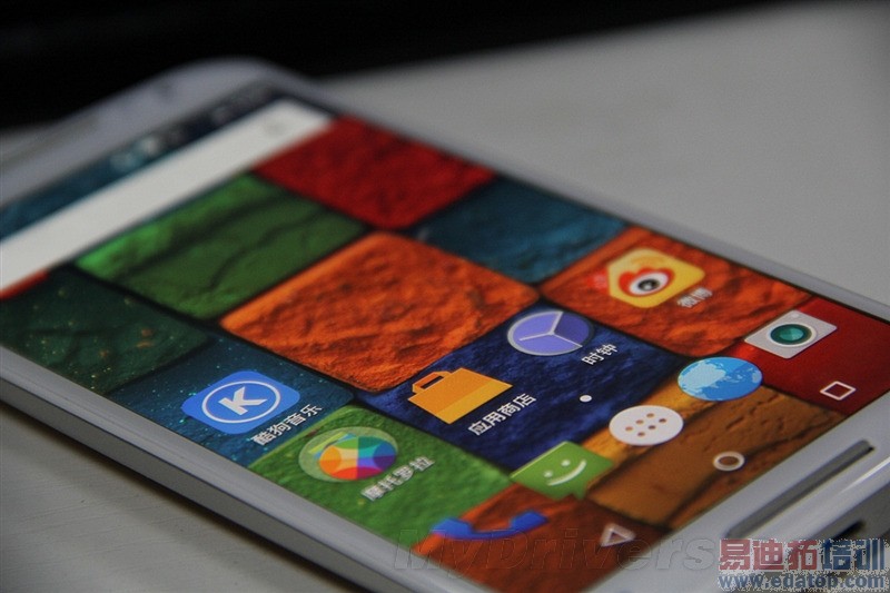 ��Moto X�л������⣺�Լ۱ȶ��Ǹ���