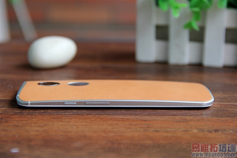 ��Moto X�л������⣺�Լ۱ȶ��Ǹ���