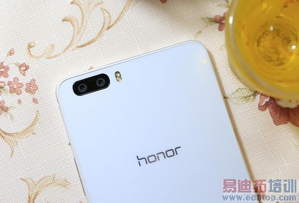 �����ļ�ǿ����ҫ6Plus�Ա�iPhone6 Plus