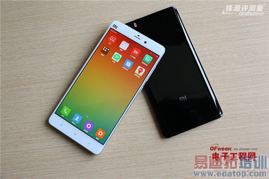 小米Note白色版vs新Moto X真机图赏:3000元市场谁更有戏