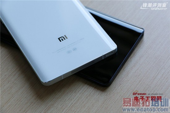 小米Note白色版vs新Moto X真机图赏:3000元市场谁更有戏