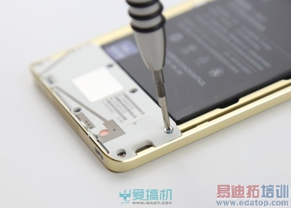 С��Note�����vs��ΪP8�������Աȣ�����935����810����PK