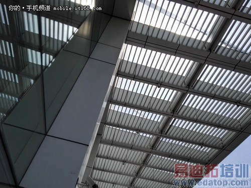 1300������RGBW�й����Ч����Σ�