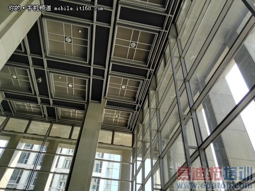 1300������RGBW�й����Ч����Σ�