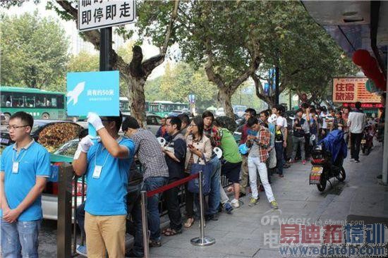 直击魅族MX4首发日:场面火爆 白色版量少(现场图)