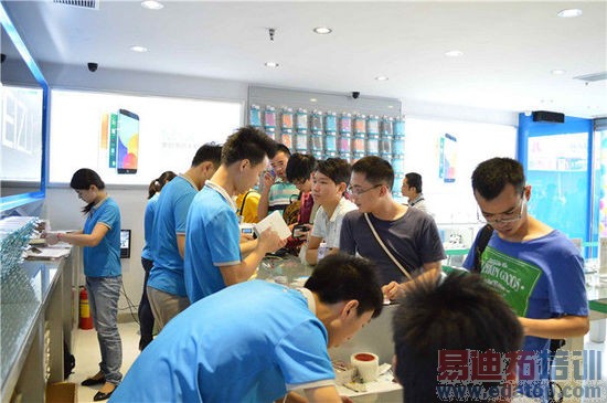 直击魅族MX4首发日:场面火爆 白色版量少(现场图)