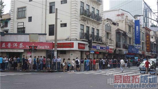 直击魅族MX4首发日:场面火爆 白色版量少(现场图)