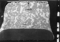 图4:这里的裂纹横穿过整个焊点。