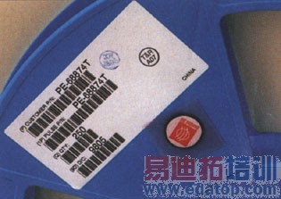 图1:将RFID发射器贴在潮湿敏感元件卷盘上。