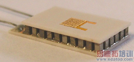 ͼ2��ɢװTEC��Nextreme TEC����״�ʹ�С�Ƚϡ�