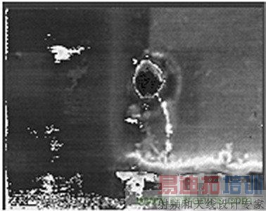 受ESD影响,氧化物冲进一个小孔