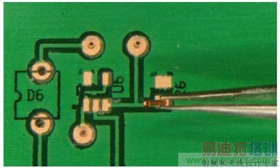 插入铆钉,并将板子翻转过来