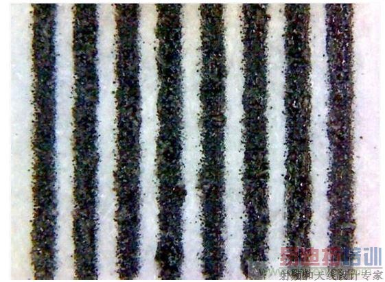 施乐(Xerox) Workcentre 5775(5mil的线宽和间距——显微镜图像)。这是一张好得多的打印图