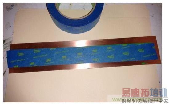 用遮蔽胶带去除多余的密封材料