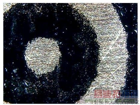 碳粉本身含有大量极小的空隙