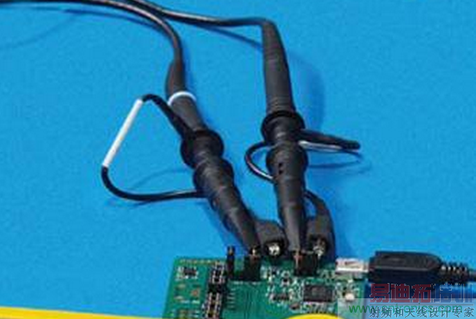 ʹ�ý���̽�����ҷ���Դʱ��ο˷��ź��󵼣�