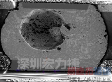 锡球气泡大到足以影响到焊接的品质,下图是锡球切片后的剖面,可以很明显看到气泡已经有锡球的 1/3 大了