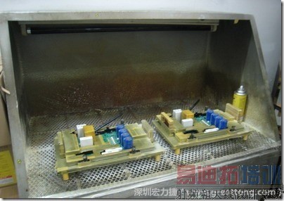 ʹ����Ϳ(Spraying)��ʽ��ҵconformal coatingʱ�����豸����յ��豸��������Ϳ�����ʻ�Ʈɢ���������У�Ӱ������Ľ�����