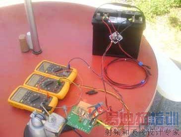 图 2:最初的太阳能充电电路样机,采用 12V 海上用深周期电池