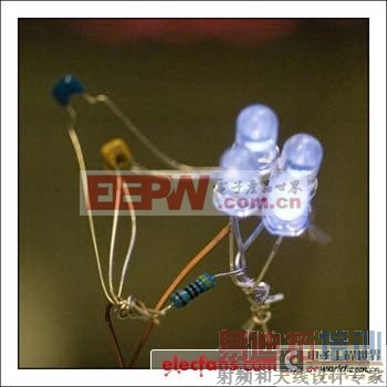 �ڴμ���Ȧ�ϼ���LED�����úͲ����ܹ�˳�������ķ�Χ