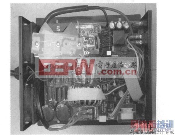 图5 车载智能快速充电器实物图