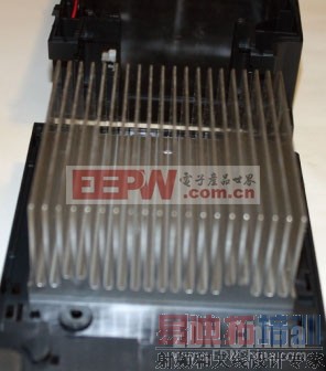 ͼ6��Altivar 12��Ӣ����Easy PIMģ����ɢ�������ģ����ɢ����ƽ̹�ı����ǻ�е���ӣ��뵼�ȸ�Ϊ�����ӡ�