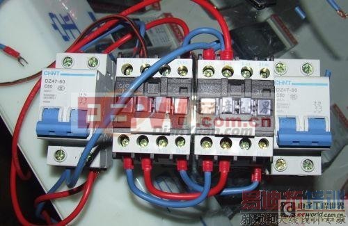 �����Ӵ���ʵ����������е��Զ��л�