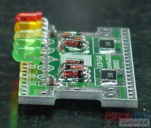  PCB�Ϻ���LED������